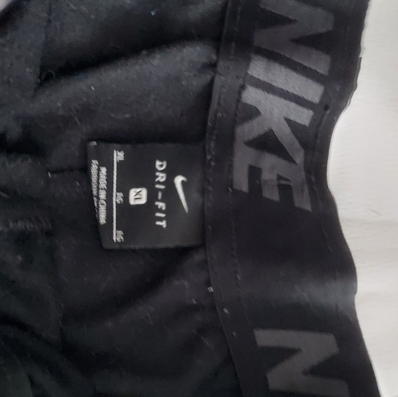 Nike. Youth Large. Black. Training Pants. - Picture 3 of 5